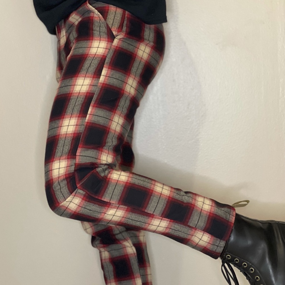 RED PLAID PANTS- boohooMAN - SIZE SMALL